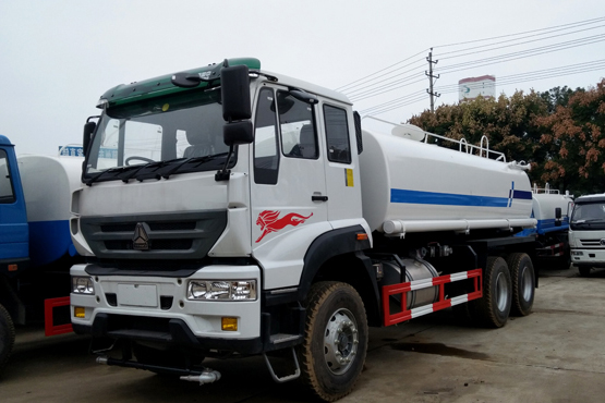 重汽19吨后双桥洒水车